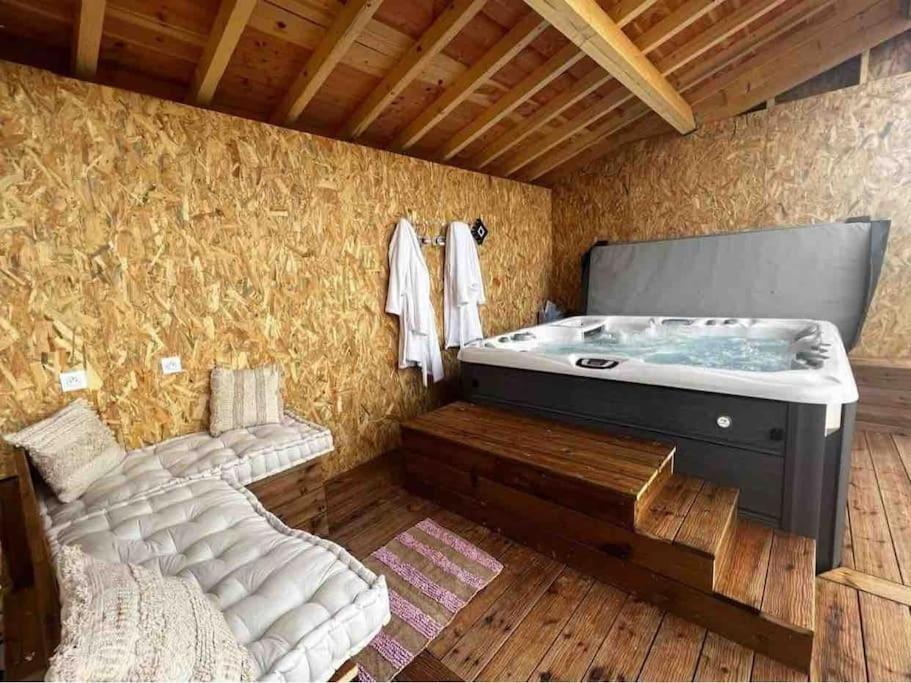 A La Ferme Avec Jacuzzi Et Piscine Chauffee *